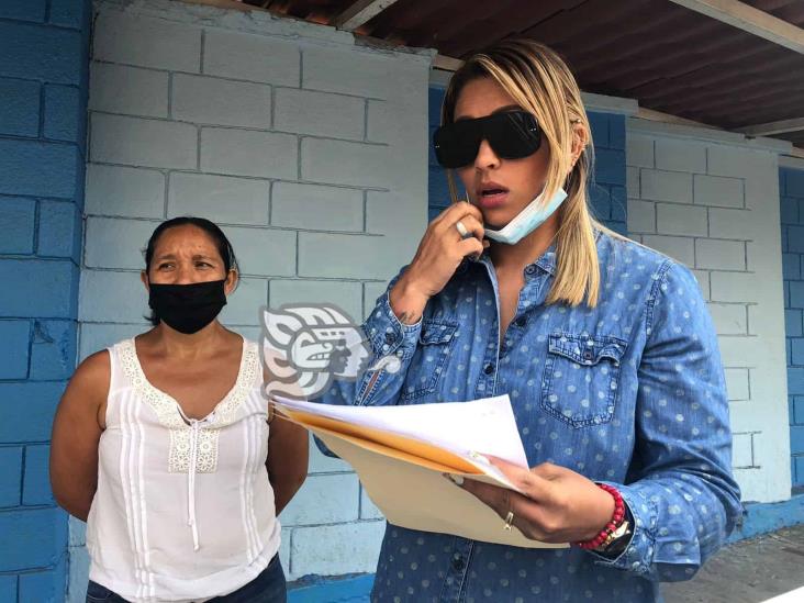 Valientes madres de familia denuncian a profesor acosador en Acayucan