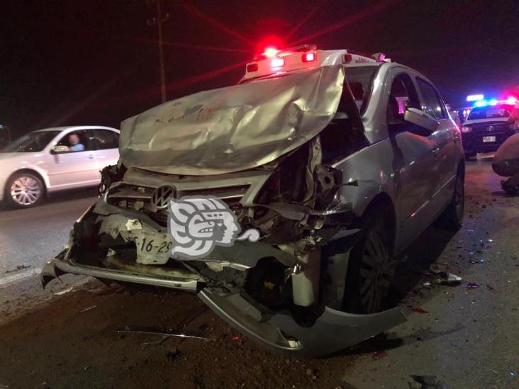 Auto queda destrozado en fatal choque en Coatza; 6 heridos