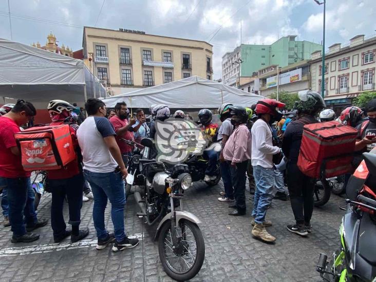 Tras protestas, liberan a motociclista detenido en Xalapa