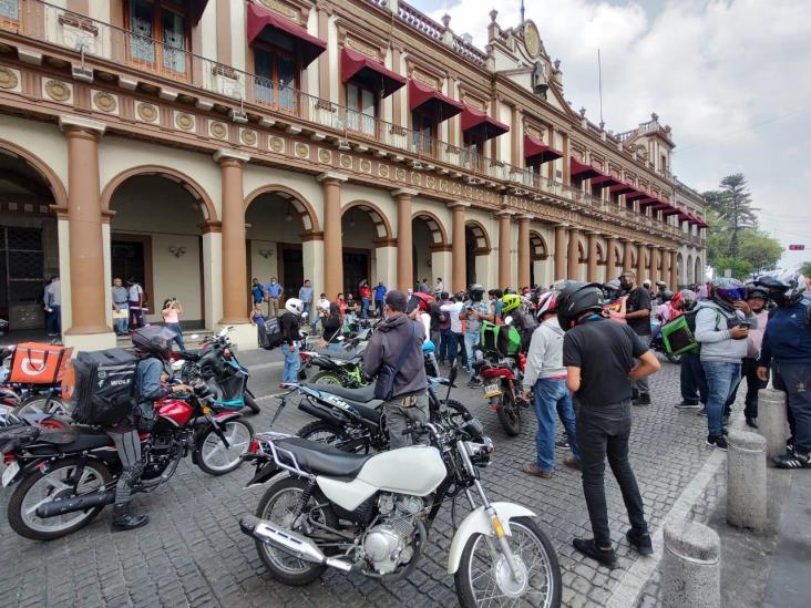 Tras protestas, liberan a motociclista detenido en Xalapa