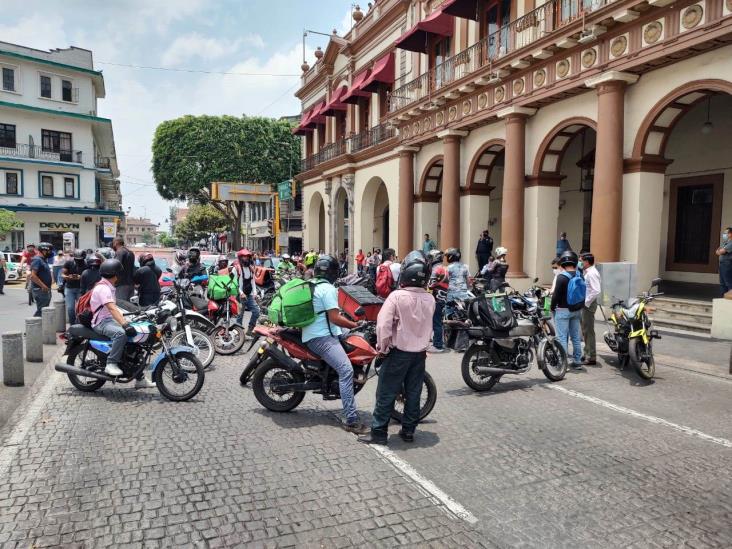 Tras protestas, liberan a motociclista detenido en Xalapa