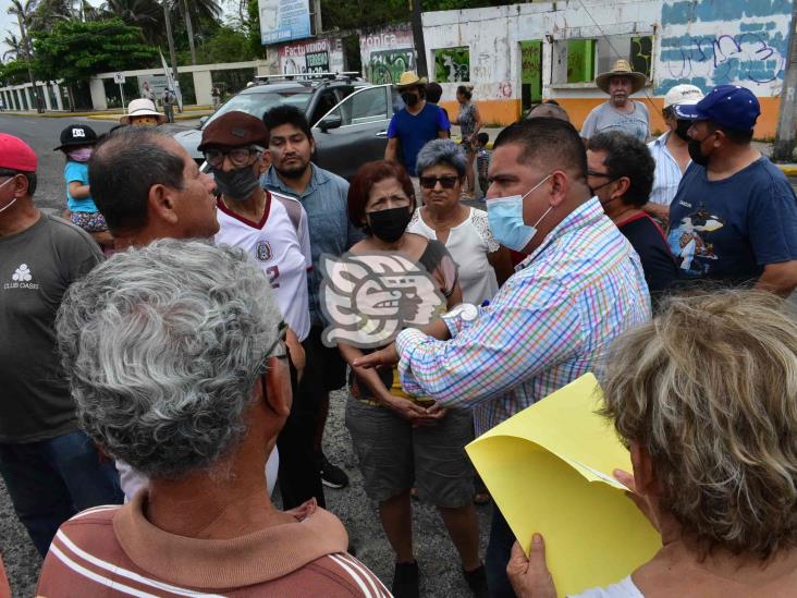 Colonos en Coatzacoalcos bloquean avenida por falta de luz