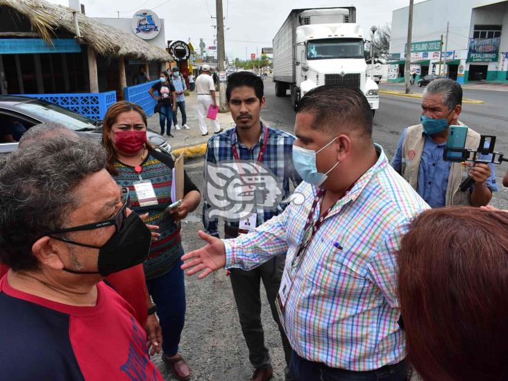 Colonos en Coatzacoalcos bloquean avenida por falta de luz