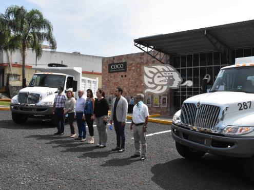 Entregan dos camiones para mantenimiento urbano en Orizaba