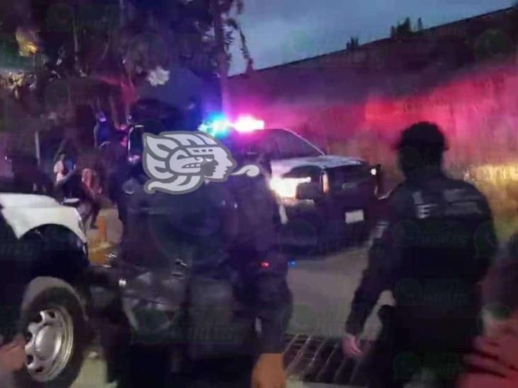 Reportan agresión de policías a periodistas durante manifestación en Xalapa