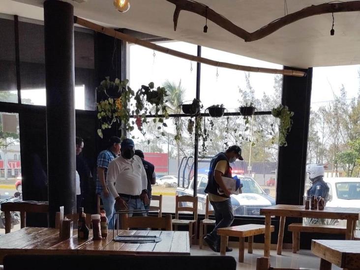 Con humor, pizzería de Veracruz narra que les clausuraron el local