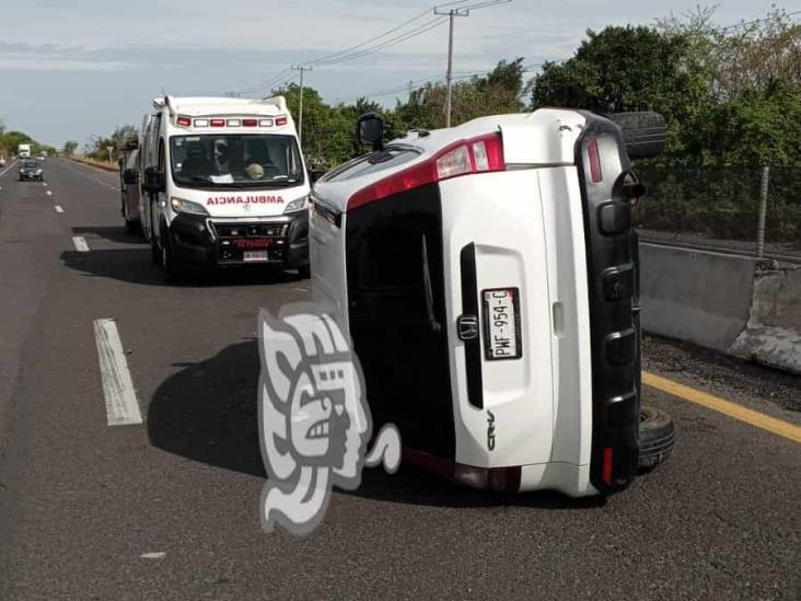 Un lesionado tras volcadura de camioneta en Emiliano Zapata