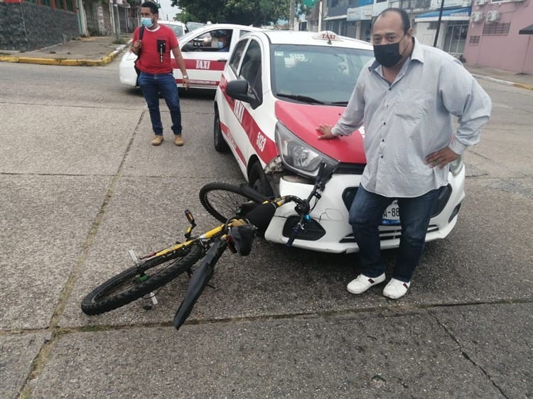 Percance vial en Pedro Moreno y Llave de Coatzacoalcos