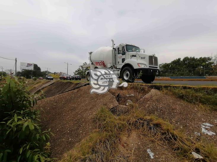 Peligroso deslave en la avenida Zaragoza de Coatzacoalcos