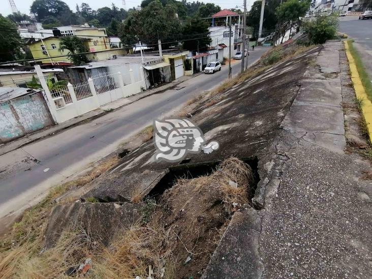 Peligroso deslave en la avenida Zaragoza de Coatzacoalcos