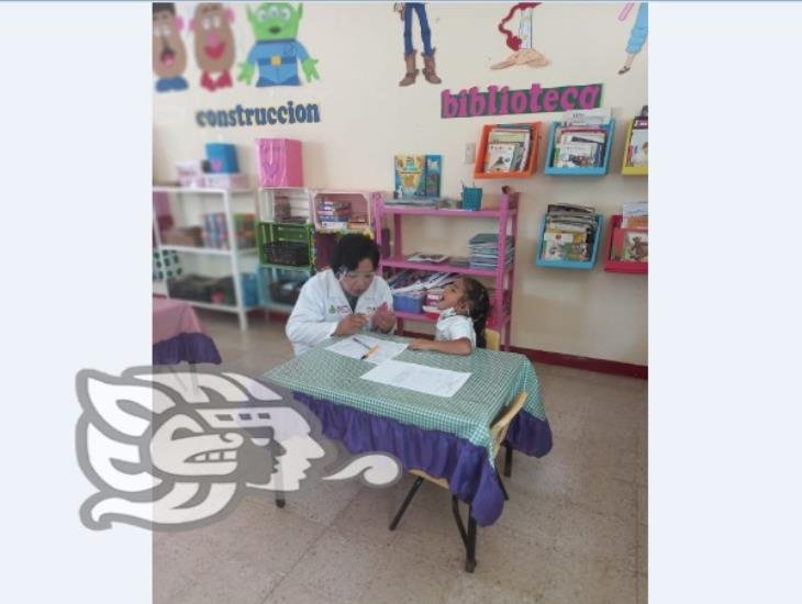 Visita personal de la Secretaría de Salud escuelas para promover salud bucal