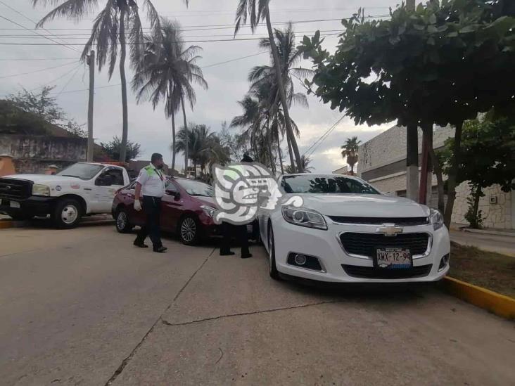 Tres lesionados deja choque contra objeto fijo en Coatzacoalcos