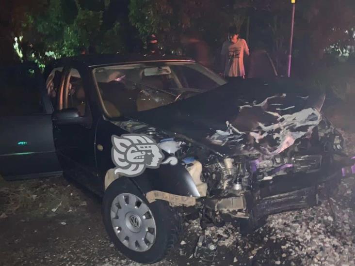 Aparatoso accidente en Cosoleacaque, deja tres personas graves