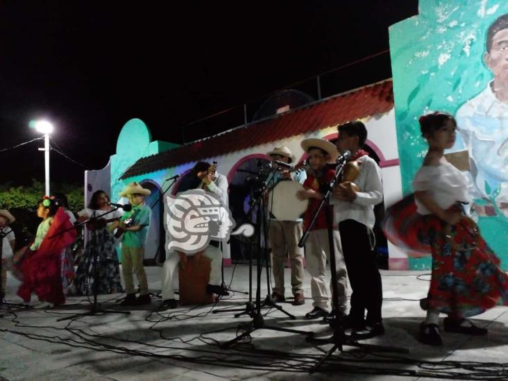 Tocan, zapatean y conviven en Primer Encuentro Estatal de Soneritos