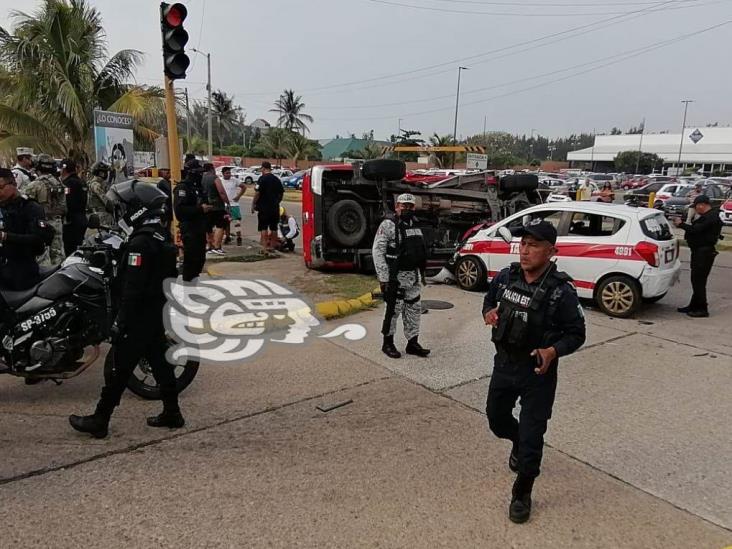 Movilización en Coatzacoalcos por disparos y aparatosa volcadura