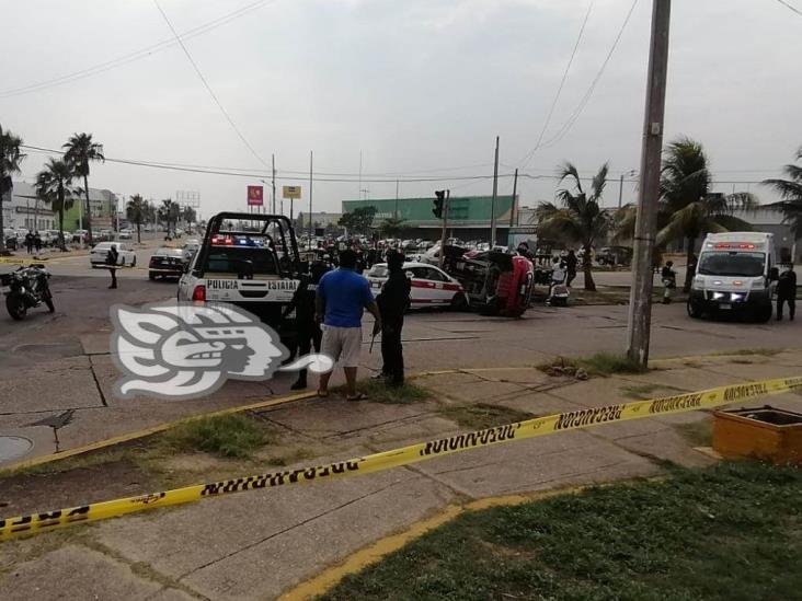 Movilización en Coatzacoalcos por disparos y aparatosa volcadura