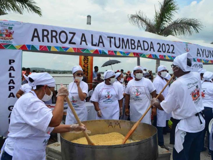 Realizan Arroz a la tumbada más grande del mundo por fiestas de Alvarado