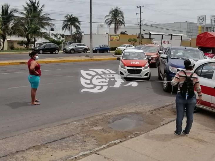 Vuelven a bloquear la avenida Universidad por falta de luz