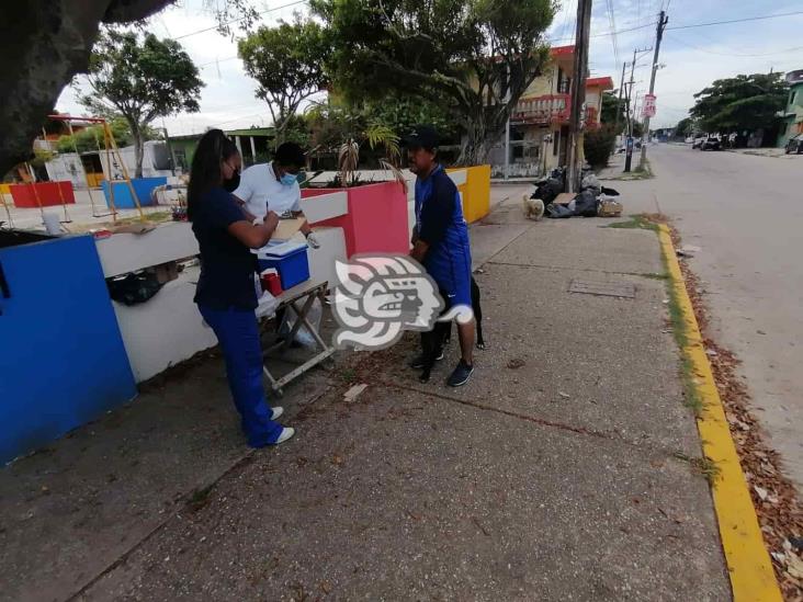 Aplican campaña de vacunación antirrábica en Coatzacoalcos