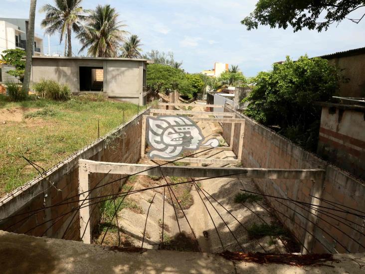 Alerta: Ante las lluvias por  “Agatha”, canales de Coatza llenos de lirio y basura