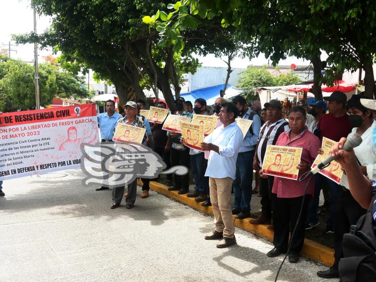 Bloquean avenida en Coatzacoalcos; exigen liberación de activista oaxaqueño