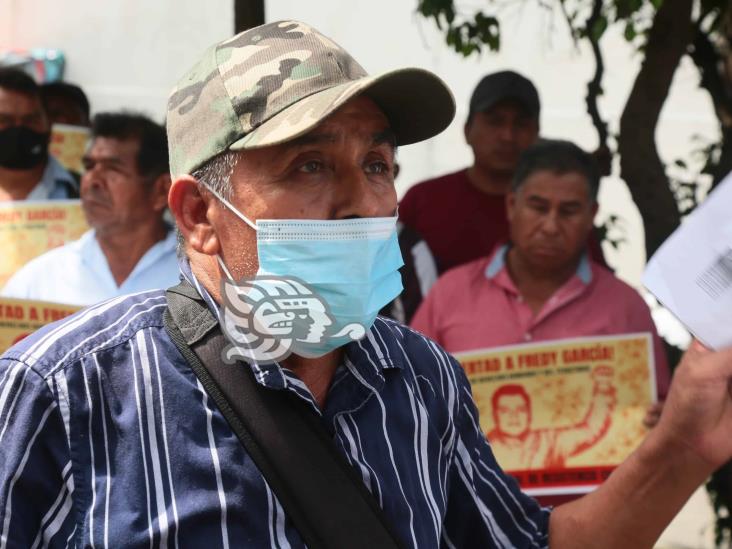 Bloquean avenida en Coatzacoalcos; exigen liberación de activista oaxaqueño