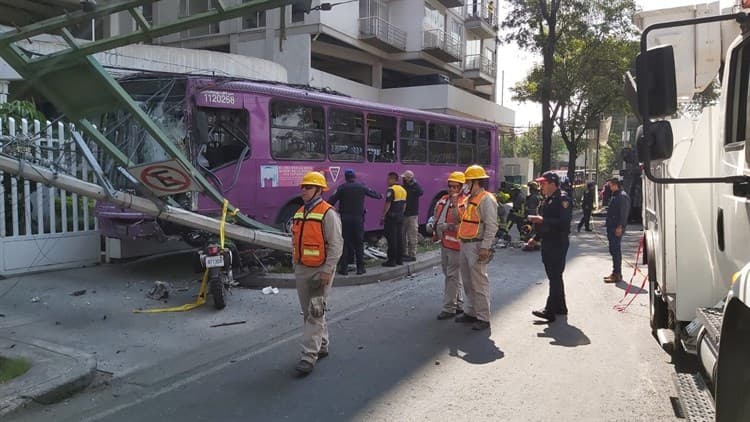 Choque múltiple en la alcaldía Benito Juárez deja 12 lesionado