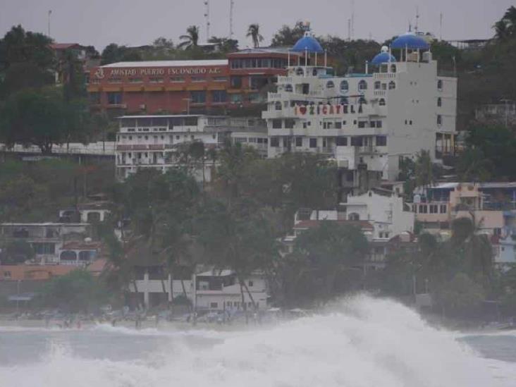 Emiten “alerta máxima” para 75 municipios de Oaxaca por huracán Agatha