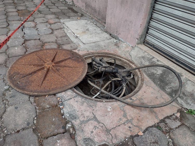 Reportan robo de cableado en calles del centro de Veracruz