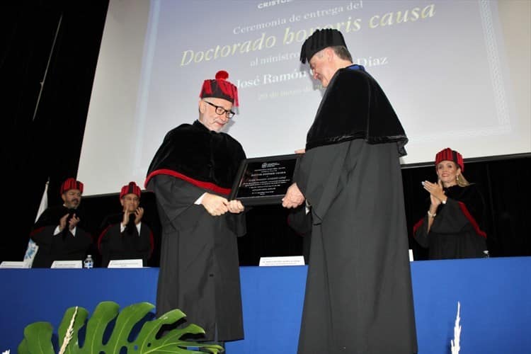 UCC entrega doctorado honoris causa al ministro en retiro José Ramón Cossío Díaz