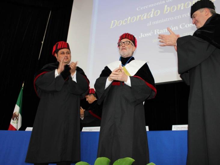 UCC entrega doctorado honoris causa al ministro en retiro José Ramón Cossío Díaz