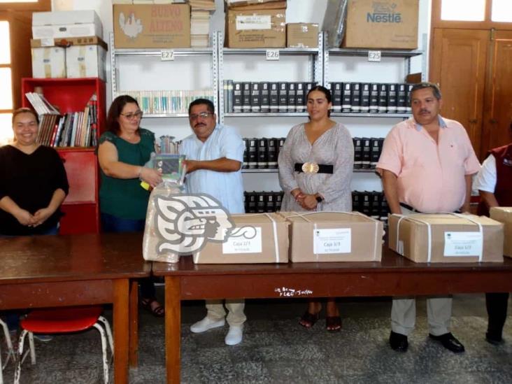 Entregan biblioteca escolar en Misantla; benefician a biblioteca Manuel Ávila Camacho