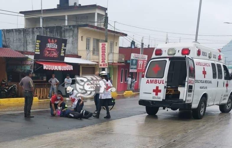 Automóvil atropella a motociclista que intentó evadirlo, en Misantla