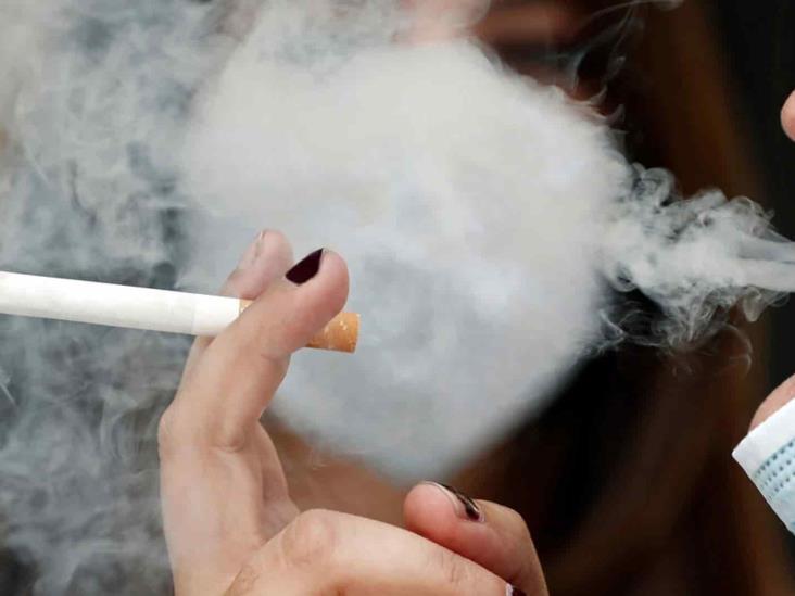Mujeres con más riesgo de desarrollar enfermedades por consumo de tabaco: médico