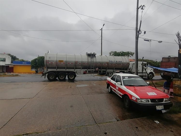 Siguen bloqueando calles los camiones que pretenden ingresar a  API de Coatza