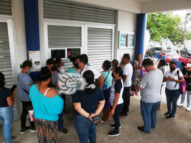 Bromea mostrando cartuchos de escopeta y desata pánico en escuela de Coatzacoalcos