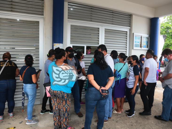 Bromea mostrando cartuchos de escopeta y desata pánico en escuela de Coatzacoalcos