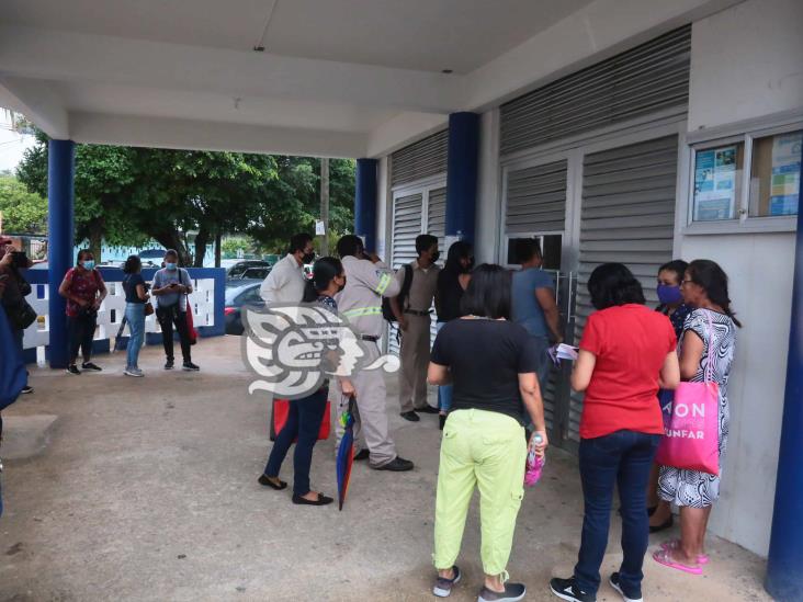 Bromea mostrando cartuchos de escopeta y desata pánico en escuela de Coatzacoalcos