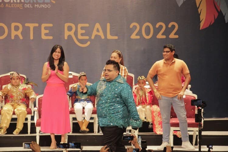 Presentan a la Corte Real del Carnaval de Veracruz 2022