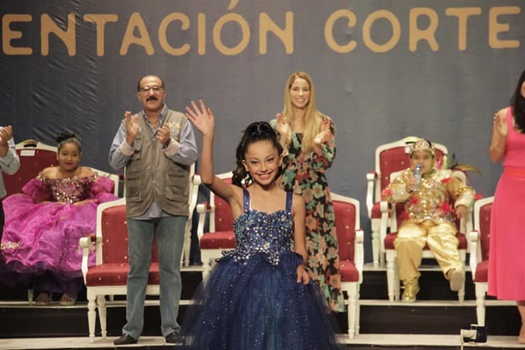 Presentan a la Corte Real del Carnaval de Veracruz 2022