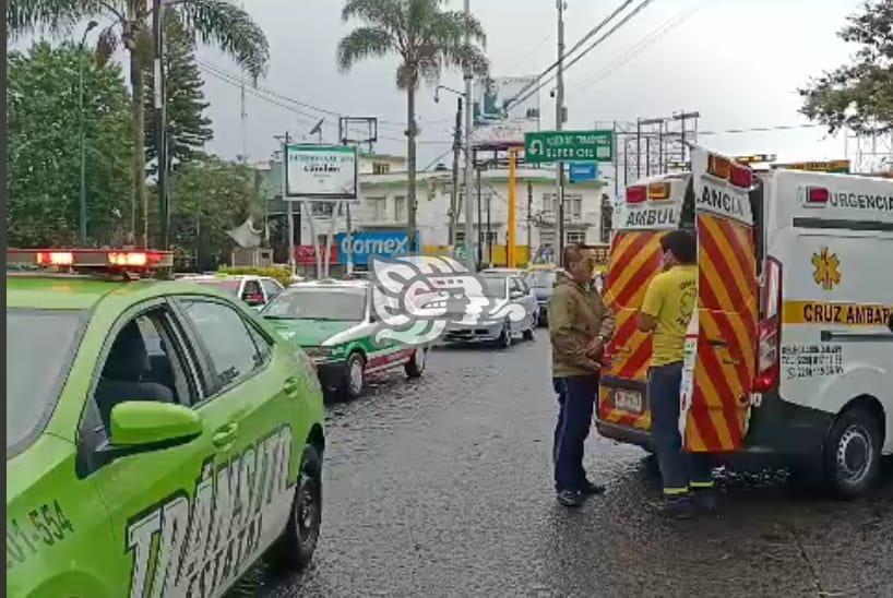 Atropella taxista a estudiante de Odontología en Xalapa