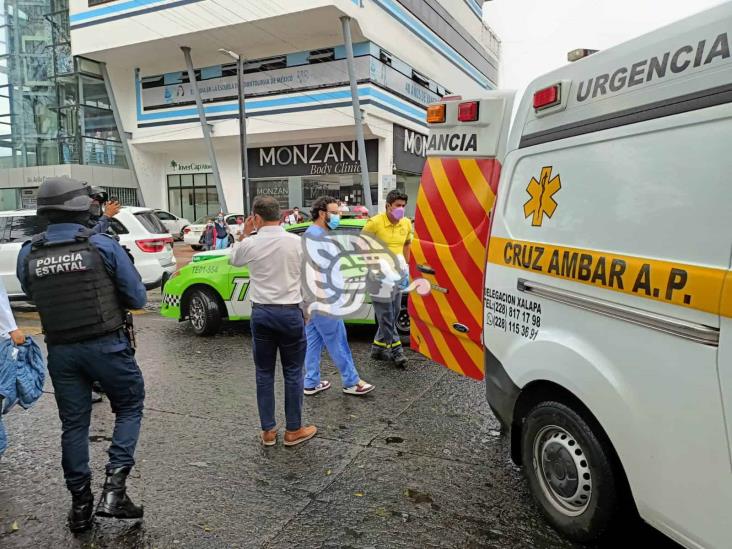 Atropella taxista a estudiante de Odontología en Xalapa