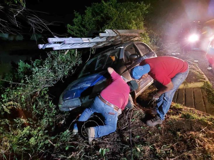 Giro brusco casi lo saca del camino en avenida de Veracruz