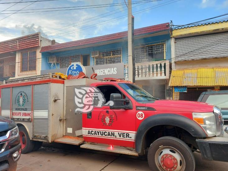 Saca chispas computadora en clínica particular de Acayucan