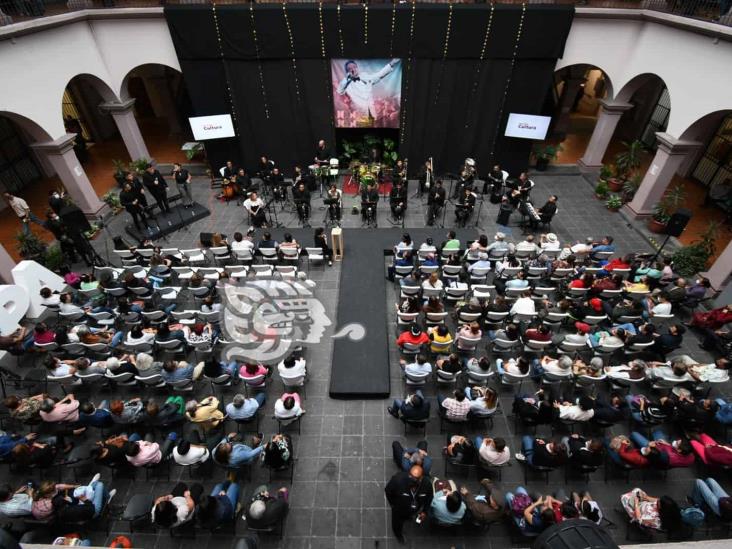 Regresa Orquesta Pauta Nueva al Palacio Municipal, ahora con imitador de José José