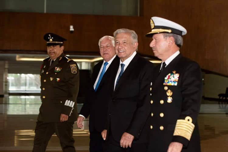 Encabeza AMLO ceremonia del Día de la Marina en CDMX