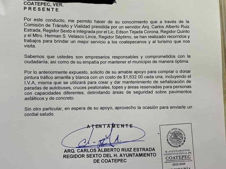 Regidor de Coatepec pasa charola a empresarios para comprar pintura