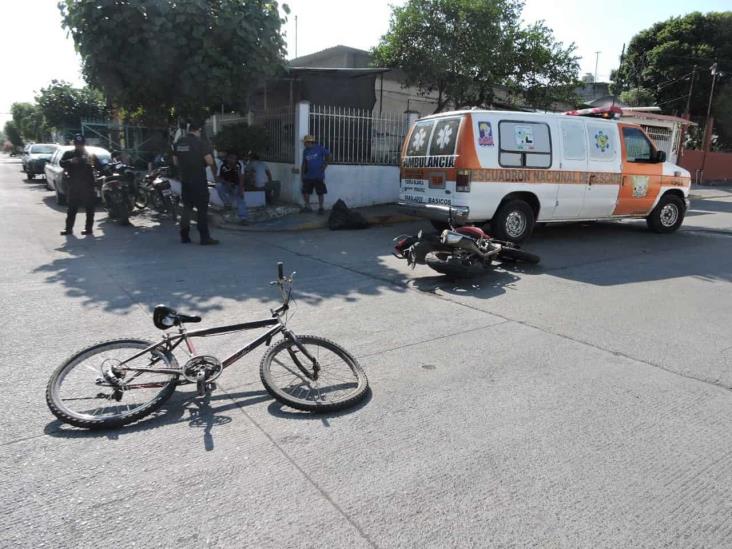 Choque entre moto y bicicleta deja 2 lesionados en Tierra Blanca