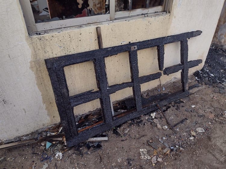 Pelea por terreno en colonia 21 de abril en Veracruz, deja una vivienda en llamas