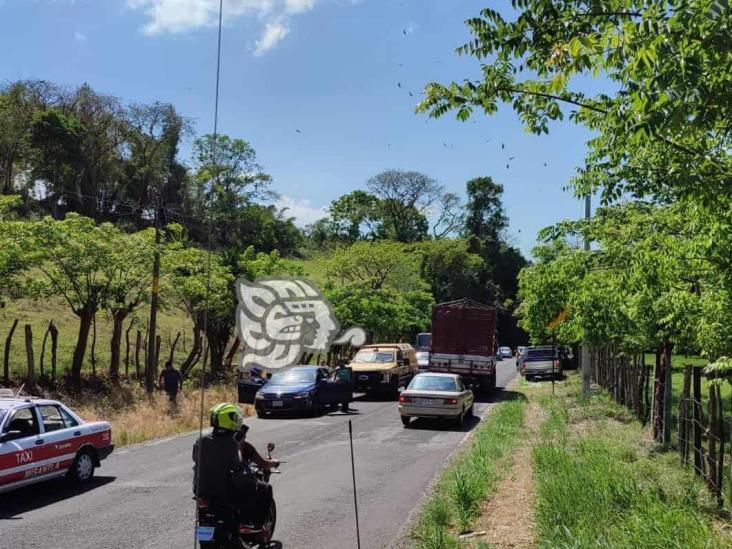 Camioneta se sale del camino en la Misantla- Martínez de la Torre